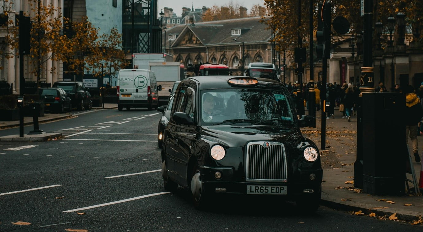 Chauffeur Services-vs-Traditional Taxis