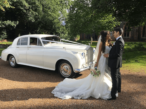 Chauffeur-Driven Wedding Photo Tours in Iconic London Locations